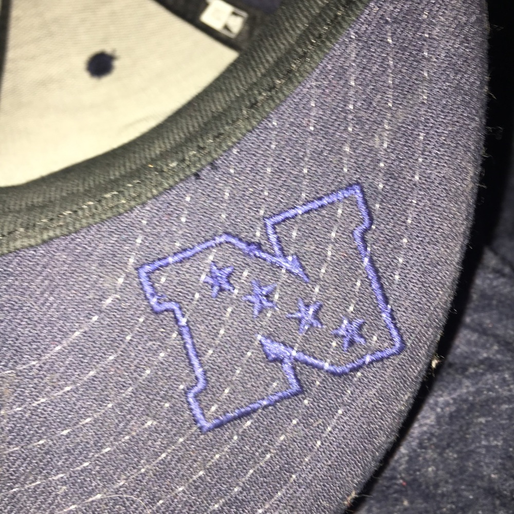 A hat - Picture 4 of 4